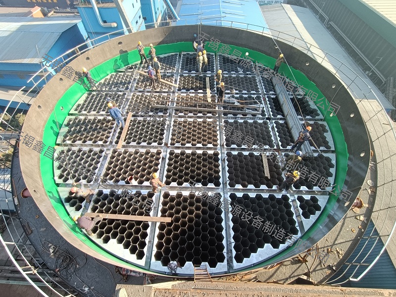 1658730280854025.jpg 濕電除塵器安裝現(xiàn)場1.jpg